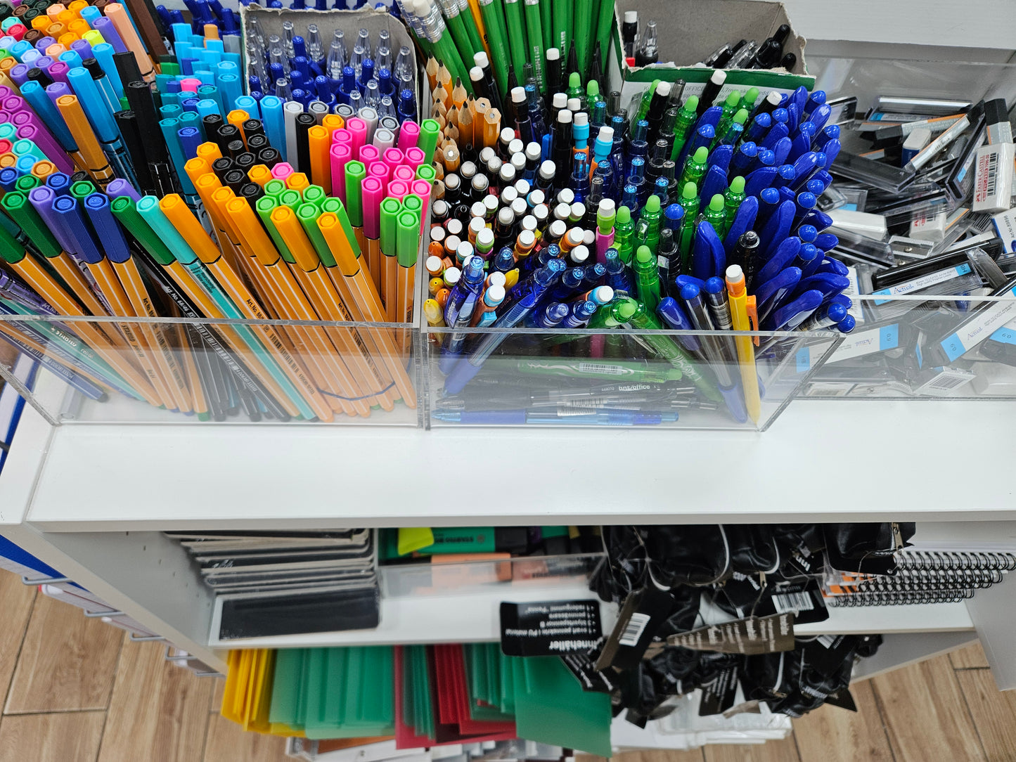 Kontorsmaterial blandad