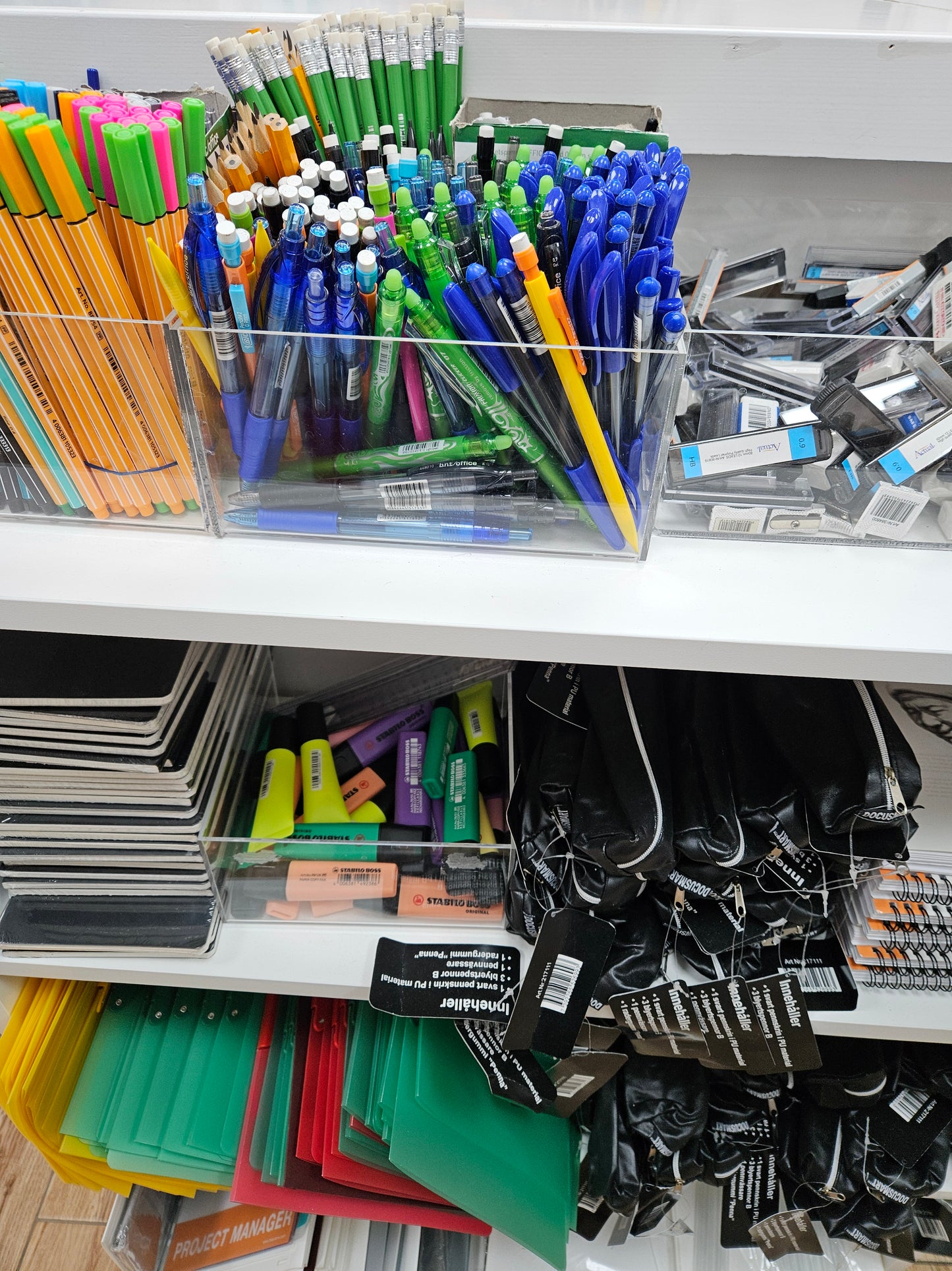 Kontorsmaterial blandad